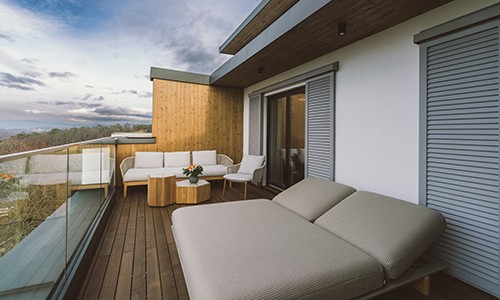 Hotel Reiters Supreme - private roof terrace with daybed in the SPA Junior Suite