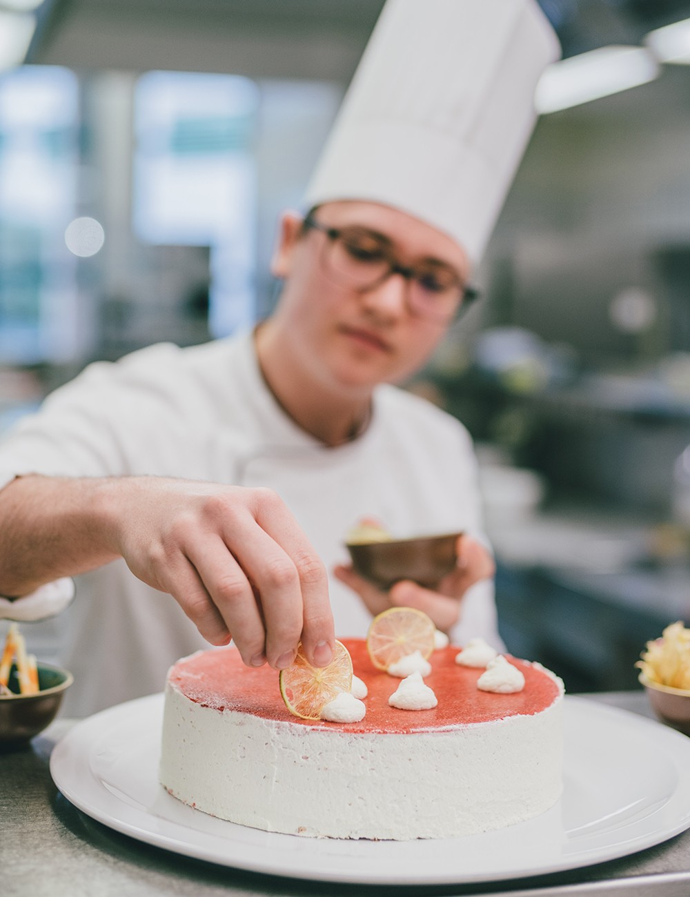 Hotel Reiters Supreme - apprentice chef decorates cake