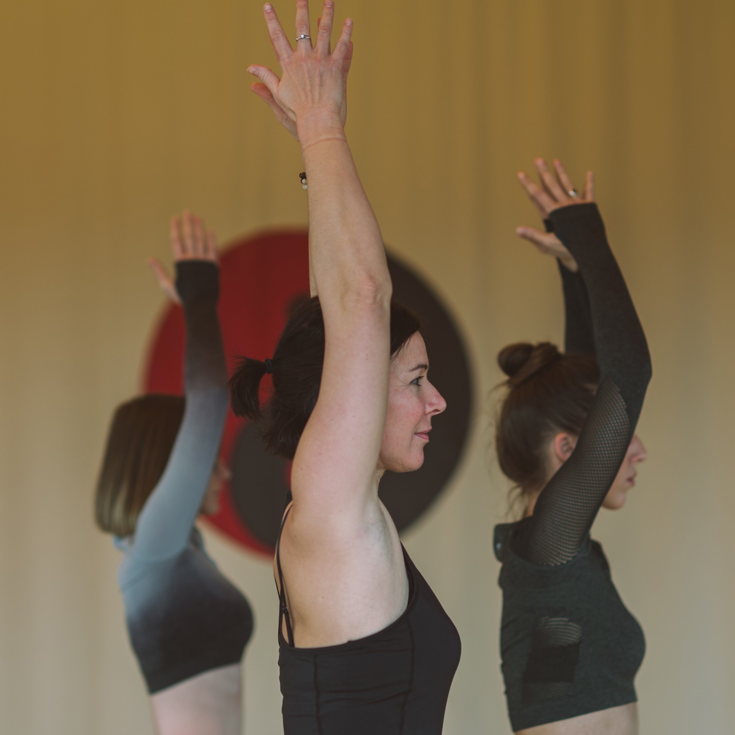Hotel Reiters Supreme - drei Damen in Yoga-Pose 